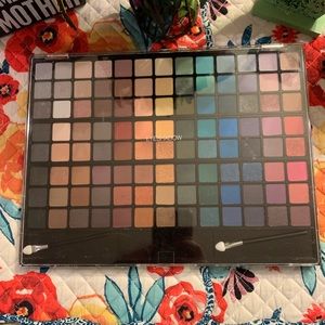 💄Beautiful HUGE Eyeshadow Pallet Barely Used 💄